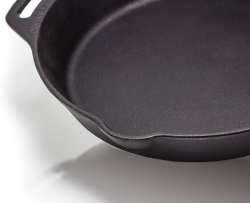 PETROMAX PET-730577 Liatinov� panvica s dvoma �chytmi fp25 (1)